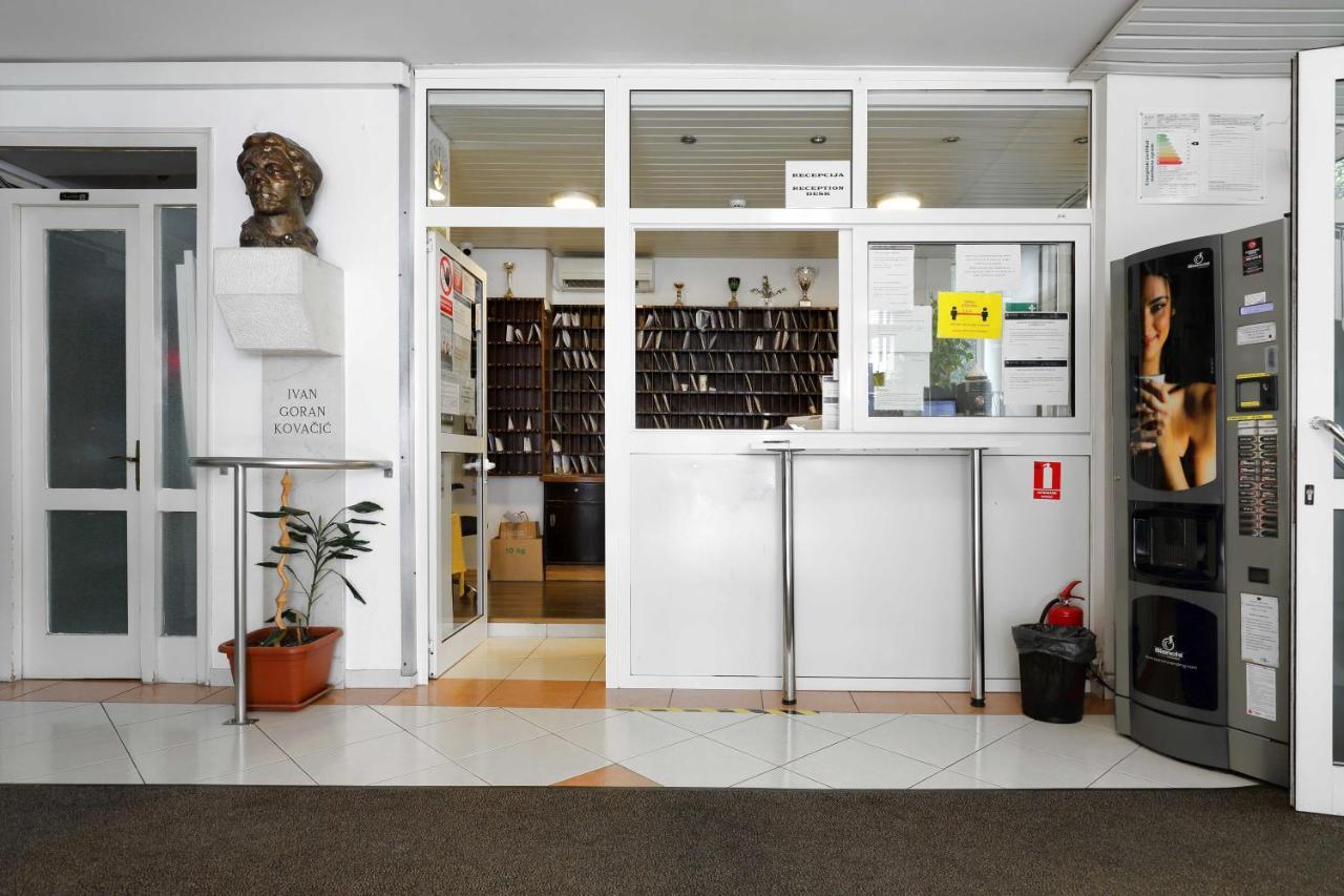 Rooms Studentsko Naselje Ivan Goran Kovacic Rijeka Exterior photo
